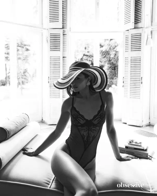 Body ouvert nero in pizzo – Obsessive Perisia – ambientata